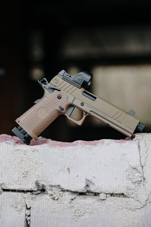 Replica Nighthawk Custom Sand Hawk di RWA