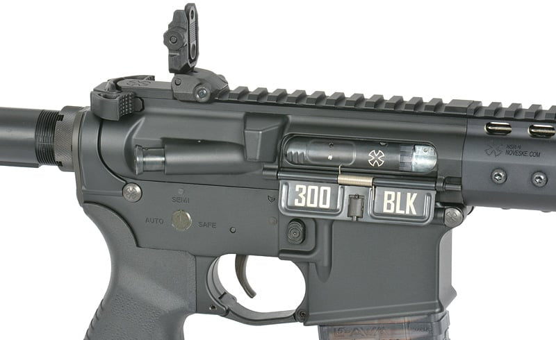 Rifle AEG Noveske 10.5" Shorty 300BLK di EMG