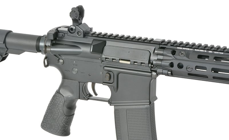 Replica Daniel Defense M4A1 RIII 14.5" di EMG