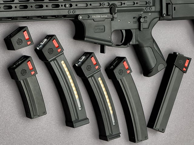 Adattatore caricatore MP5/UTR nero di HADES AIRSOFT