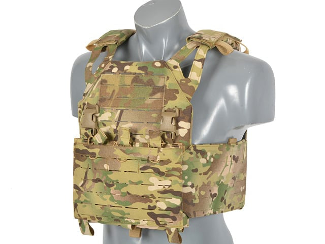 Portapiastre Operator Laser-Cut Buckle Up AR15/AK Multicam di 8FIELDS
