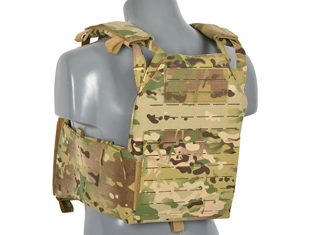 Portapiastre Operator Laser-Cut Buckle Up AR15/AK Multicam di 8FIELDS