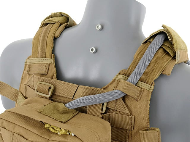 Porta idratazione tattico MOLLE con spallacci multicamo di 8FIELDS