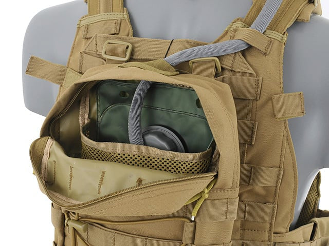 Porta idratazione tattico MOLLE con spallacci multicamo di 8FIELDS
