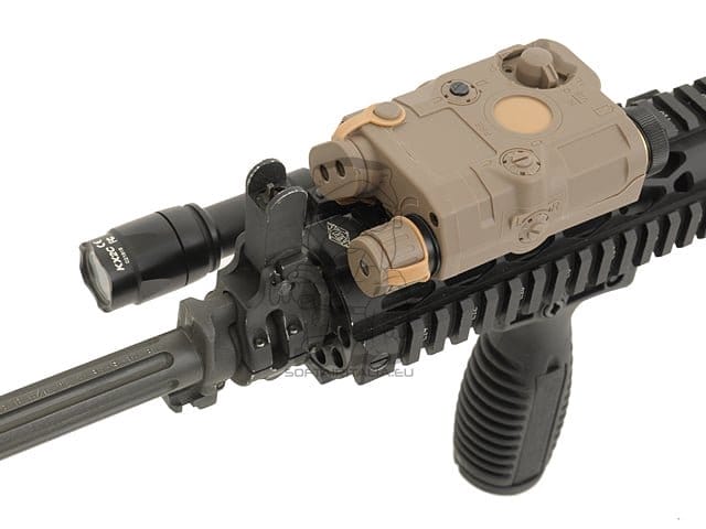 Contenitore dummy AN/PEQ-15 coyote di BIG DRAGON