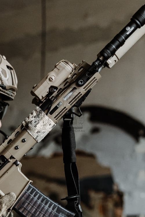 Dummy PEQ15 LA-5 (Contenitore Batteria) Dark Earth di BIG DRAGON