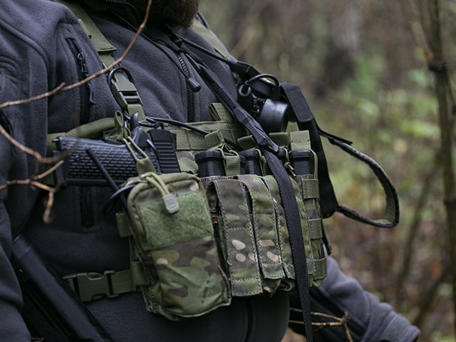 Zaino con pannello frontale MOLLE Coyote di 8FIELDS