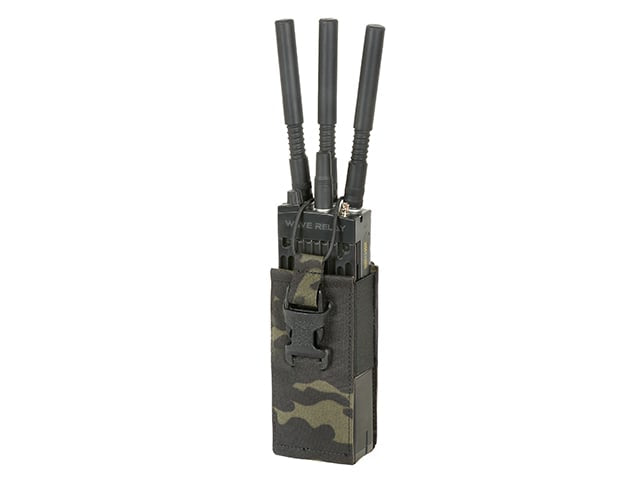 Tasca porta radio open-top taglio laser Multicamo Black di 8FIELDS