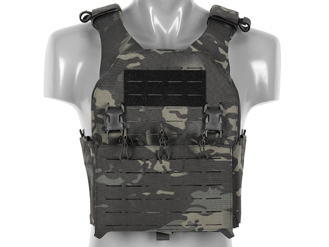 Plate Carrier QRF Laser-Cut con tasca AR15/AK Multicamo Black di 8FIELDS