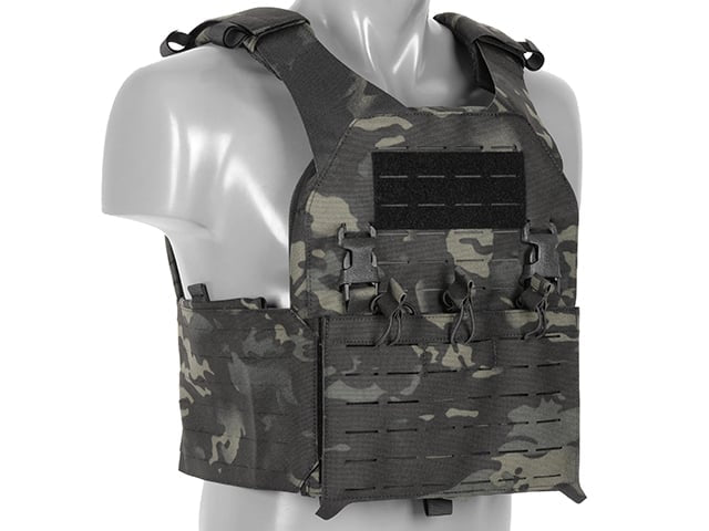 Plate Carrier QRF Laser-Cut con tasca AR15/AK Multicamo Black di 8FIELDS