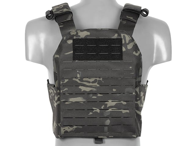 Plate Carrier QRF Laser-Cut con tasca AR15/AK Multicamo Black di 8FIELDS