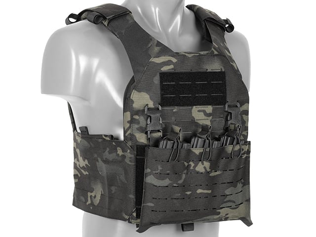 Plate Carrier QRF Laser-Cut con tasca AR15/AK Multicamo Black di 8FIELDS