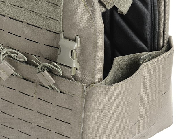 Plate Carrier QRF Laser-Cut con tasca AR/AK - Ranger Green di 8FIELDS