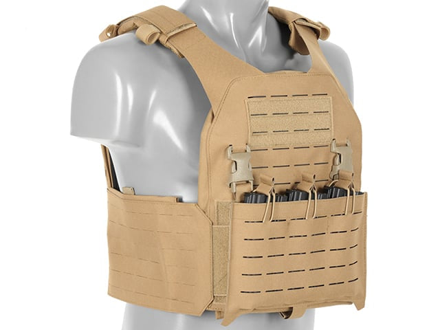 Plate Carrier tattico QRF Laser-Cut Buckle Up con porta caricatori AR15/AK tan di 8FIELDS