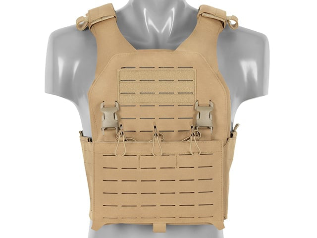 Plate Carrier tattico QRF Laser-Cut Buckle Up con porta caricatori AR15/AK tan di 8FIELDS